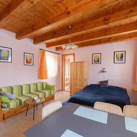 Apartman Egy Makovecz Imre Tervezte Házban *