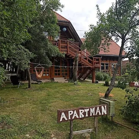 Egy Makovecz Imre Tervezte Házban Apartman *