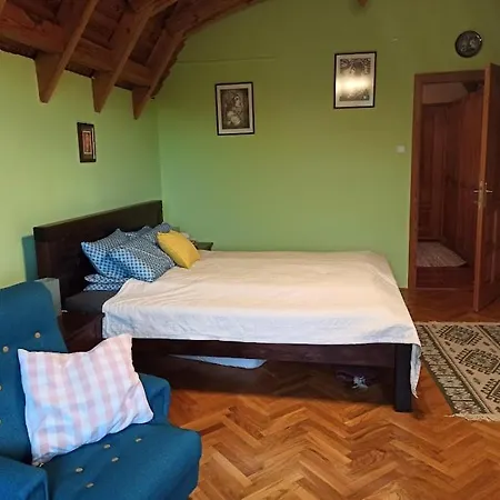 Apartman Egy Makovecz Imre Tervezte Házban *